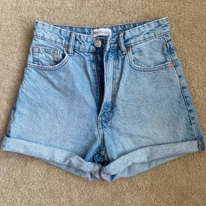 Zara High-Waisted denim shorts size 4